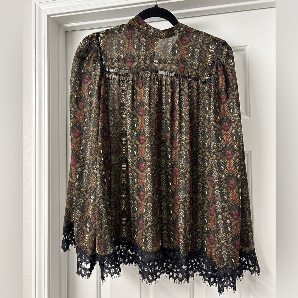 Jane and Delancey elegant top with beautiful details- excellent condition